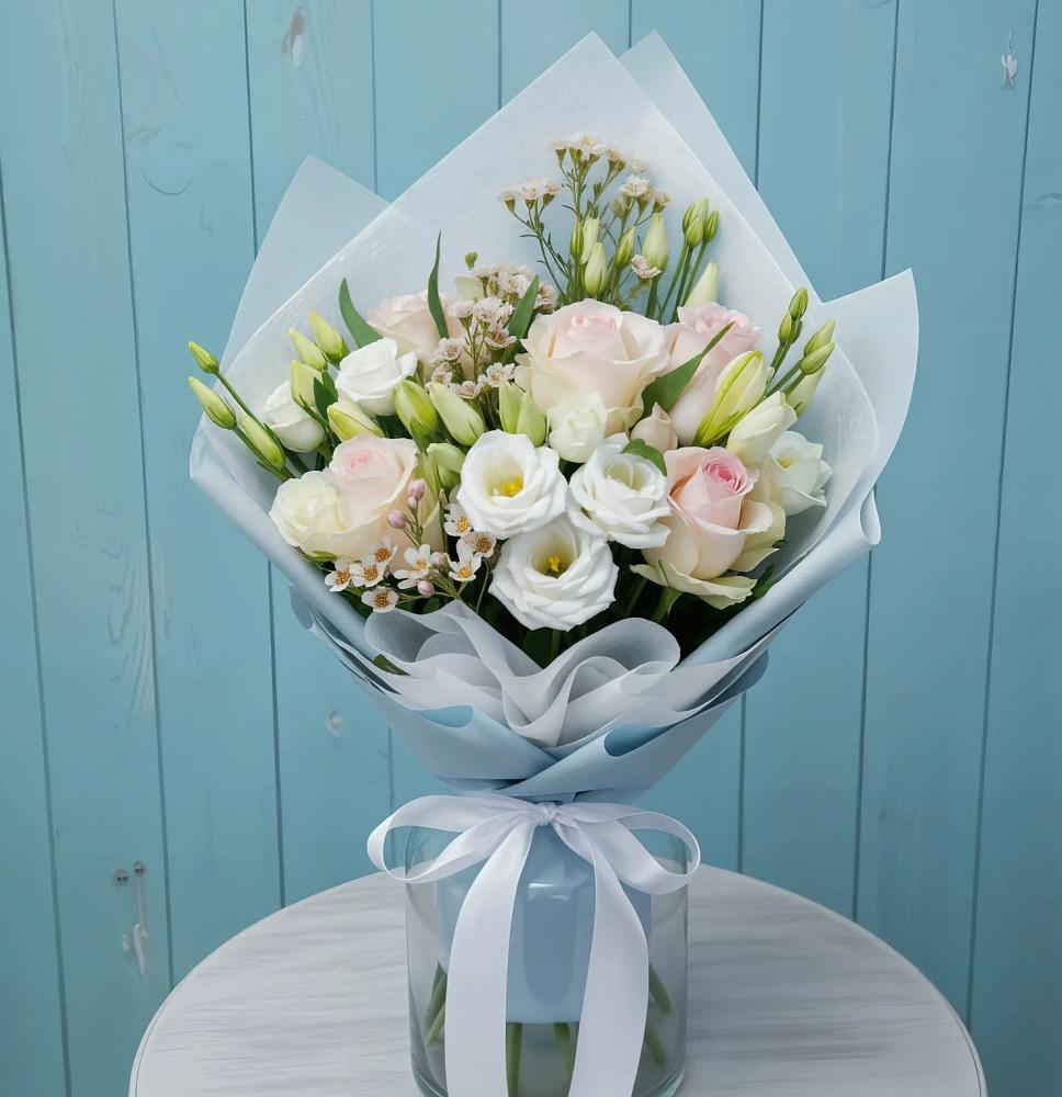 Букет цветов из: Розы и Лизиантусы в Большая Глушица