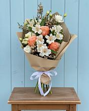 Букет цветов из:  Альстромерии, Лизиантусы, Розы и Хризантемы в Большая Глушица