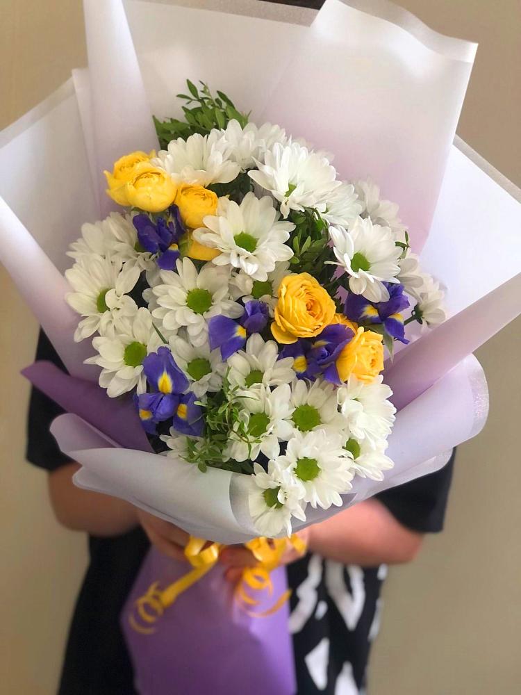 Букет цветов из: Ирисы, Хризантемы и Розы в Большая Глушица