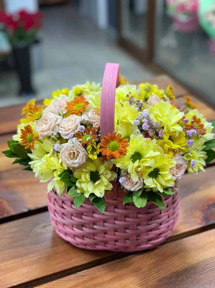 Цветочная композиция из Хризантемы и Розы в корзине в Большая Глушица